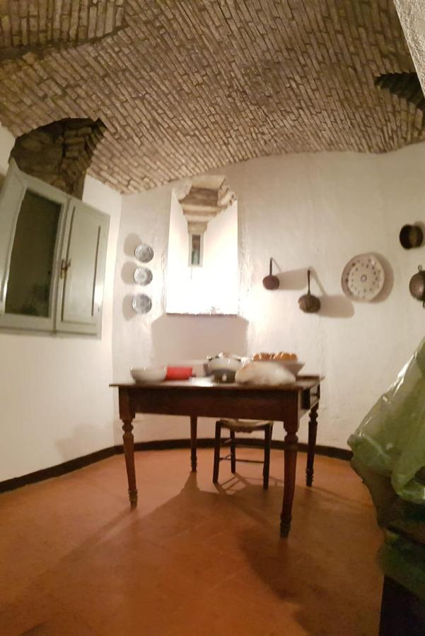 Casa Vacanze Castello Di Beviglie Historical Apartment For Family Assisi Exterior photo