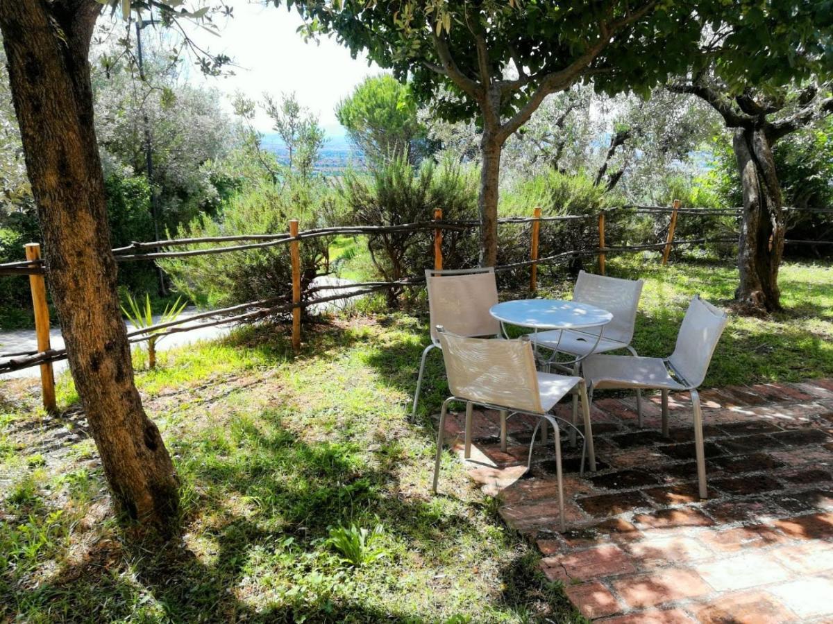 Casa Vacanze Castello Di Beviglie Historical Apartment For Family Assisi Exterior photo